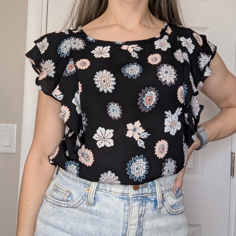 Floral Ruffle Sleeve Top - Black